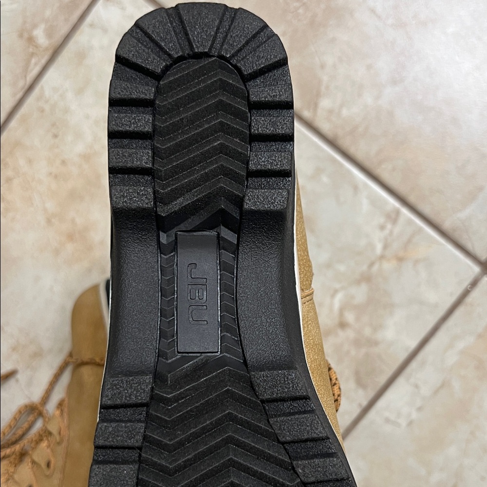 JBU Women's Tan Winter Boots with Black Soles Size 6 - Picture 5 of 14